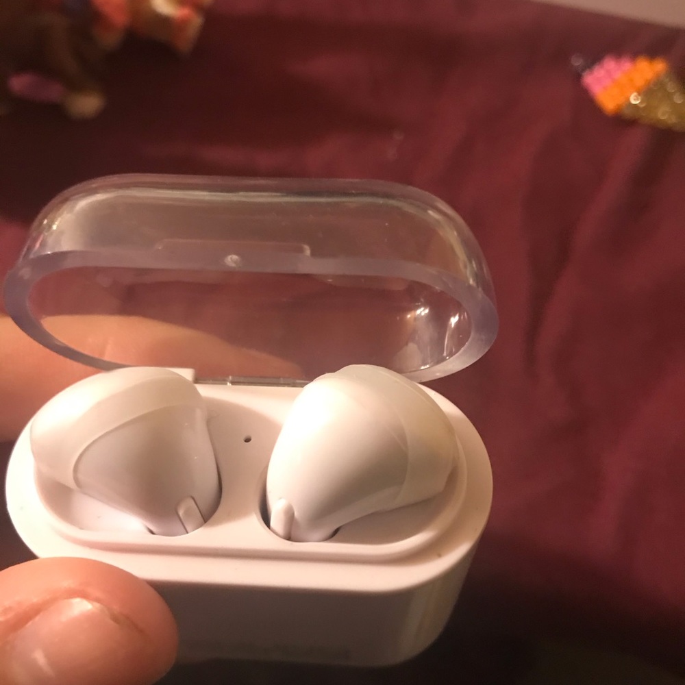 COPY - Off brand fake airpods work perfectly